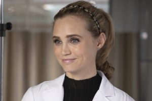 Did Fiona Gubelmann Get Plastic Surgery? Body Measurements and More!