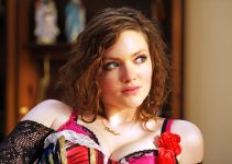 What Plastic Surgery Has Holliday Grainger Had Done?