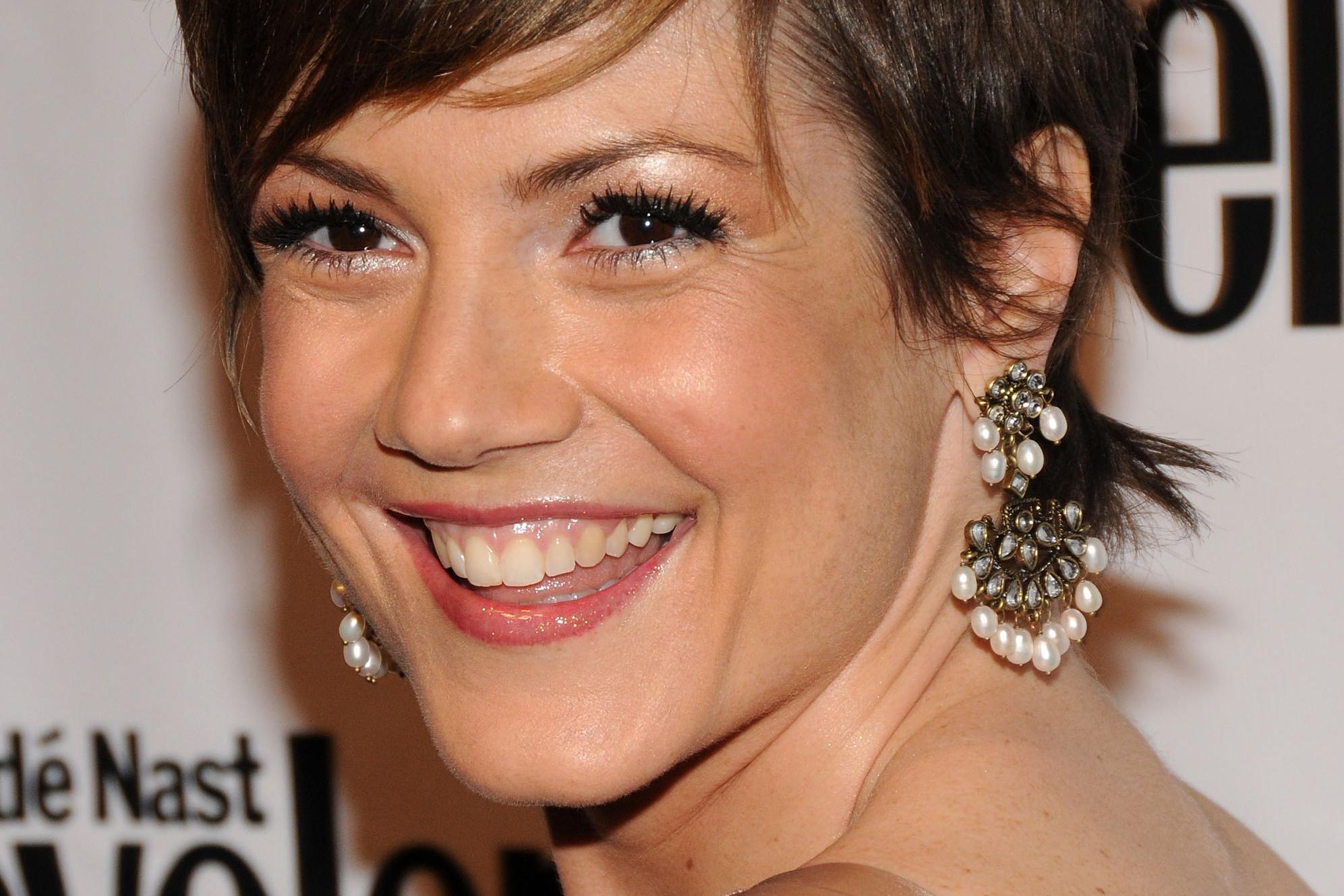 Did Zoe Mclellan Get Plastic Surgery Body Measurements And More