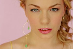 LeAnn Rimes Plastic Surgery: Before and After Her Boob Job