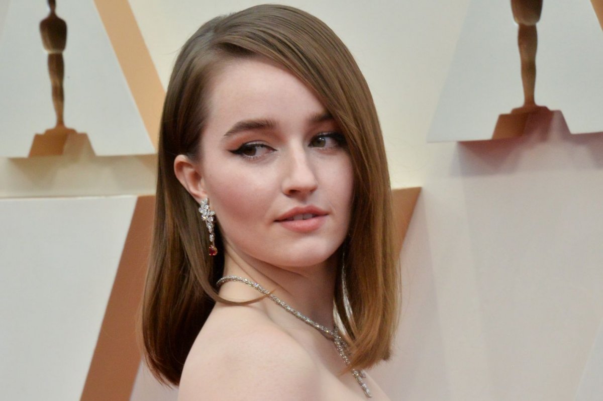 Kaitlyn Dever's Plastic Surgery What We Know So Far(04)