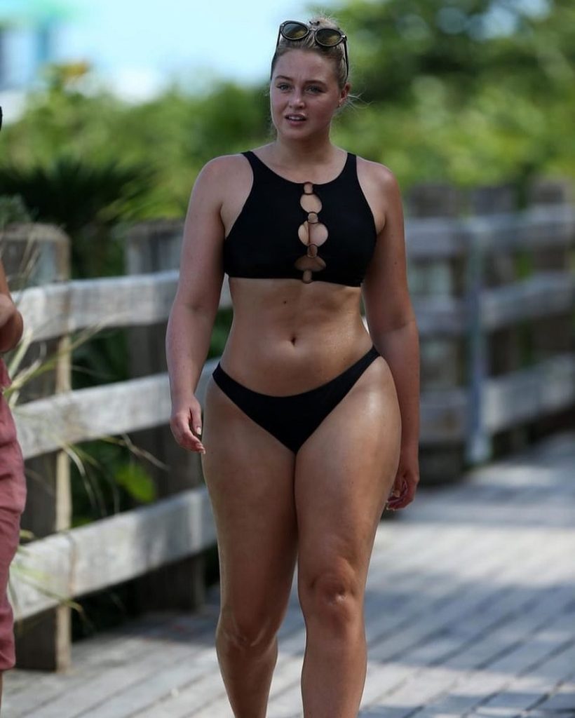 Iskra Lawrence Plastic Surgery Body