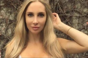 Amanda Elise Lee Plastic Surgery: Before and After Her Boob Job