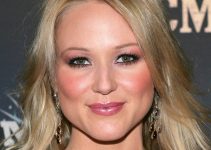 Has Jewel Kilcher Had Plastic Surgery? Body Measurements and More!
