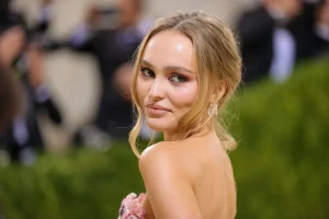 Lily-Rose Depp’s Rhinoplasty, Lip Fillers, and Rumors of Plastic Surgery