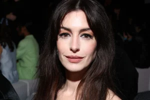 Anne Hathaway’s Cheekbone Surgery and Jawline Alterations Speculation