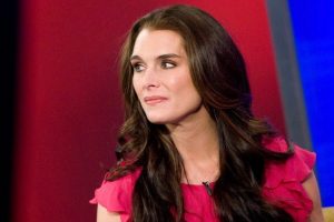 Brooke Shields Rejects Plastic Surgery: Embraces Natural Beauty & Skincare