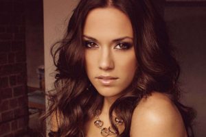 Jana Kramer’s Brave Journey Through Plastic Surgery and Breast Augmentation